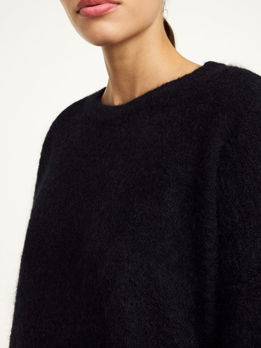 By Malene Birger Biagorms genser i sort mohair og ull, med oversized passform og vrengte sømmer.