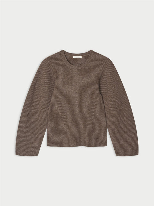 BIANCA genser fra By Malene Birger i fargen brun, laget i 75% merinoull og 25% yak.
