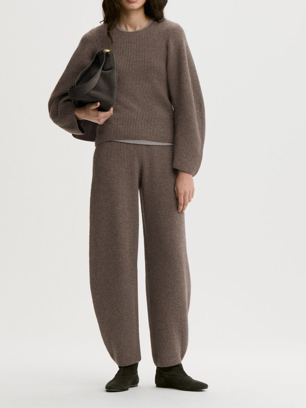 BIANCA genser fra By Malene Birger i fargen brun, laget i 75% merinoull og 25% yak.