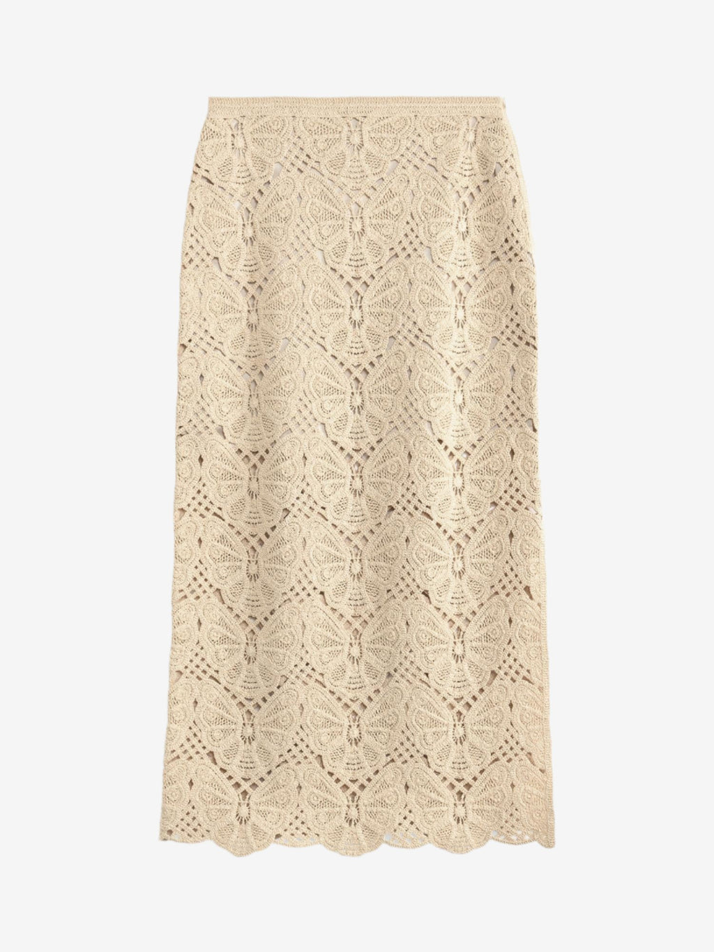 By Malene Birger Cantala heklet maxi-skjørt i kremfarget, med sommerfuglmotiv, splitt i siden og laget av bomull og resirkulert polyamid.