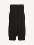 By Malene Birger Carlien bukse i sort, med en flatterende, kongle-formet shape og høyt liv.