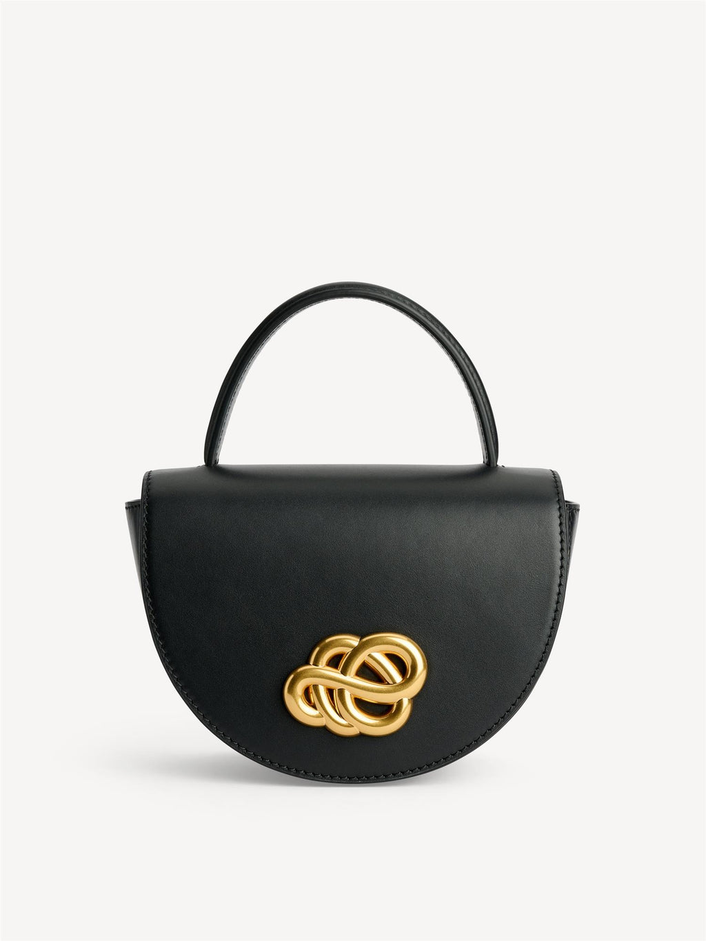 CEBELLI veske fra By Malene Birger i sort kuskinn med bærehank på toppen, Swirl-motiv i metall og magnetlukking.