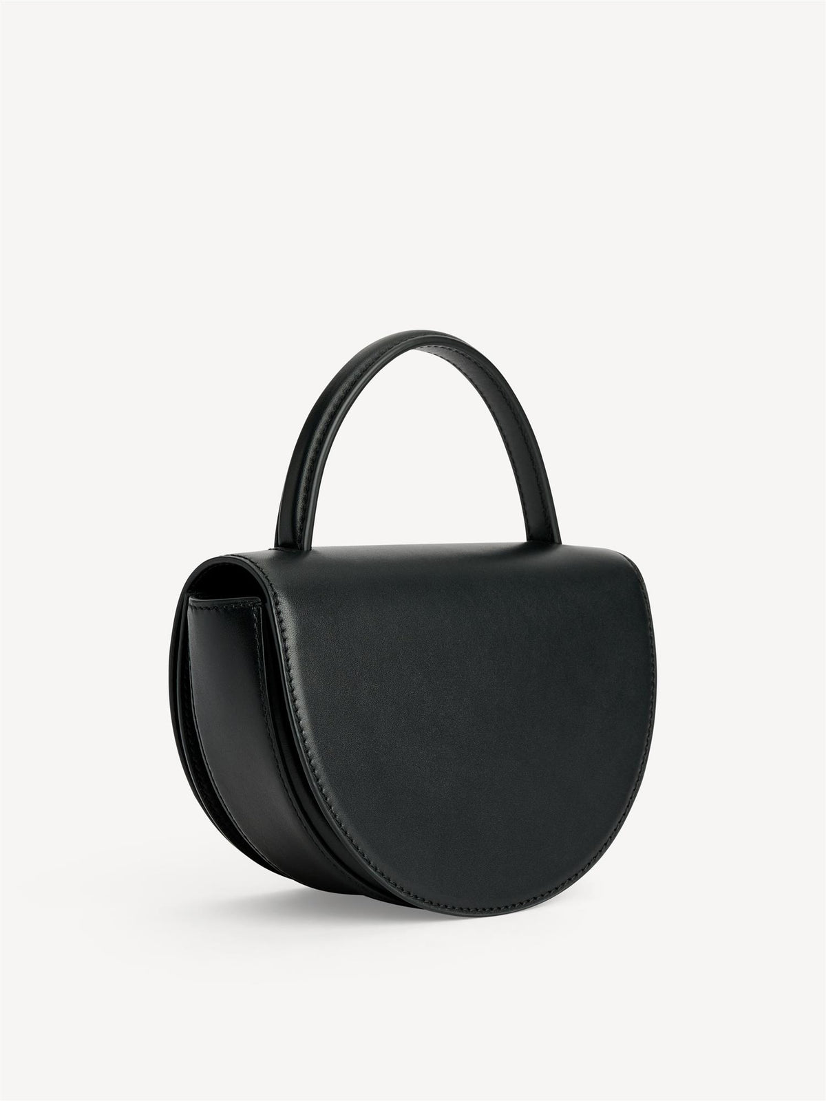 CEBELLI veske fra By Malene Birger i sort kuskinn med Swirl-motiv og metalldetaljer.