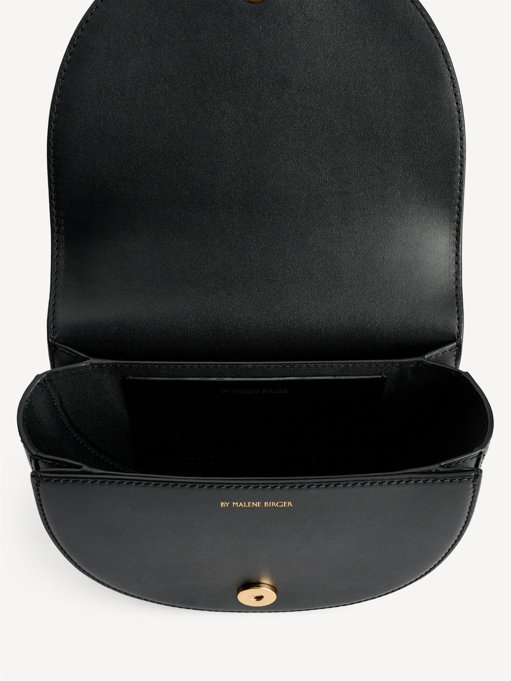 CEBELLI veske fra By Malene Birger i sort kuskinn, liten modell med innvendig lomme og magnetlukking.