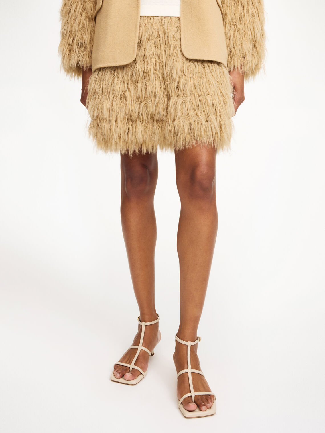 By Malene Birger Chamie skjørt i beige, laget av polyamid, med frynser og strikk i livet.