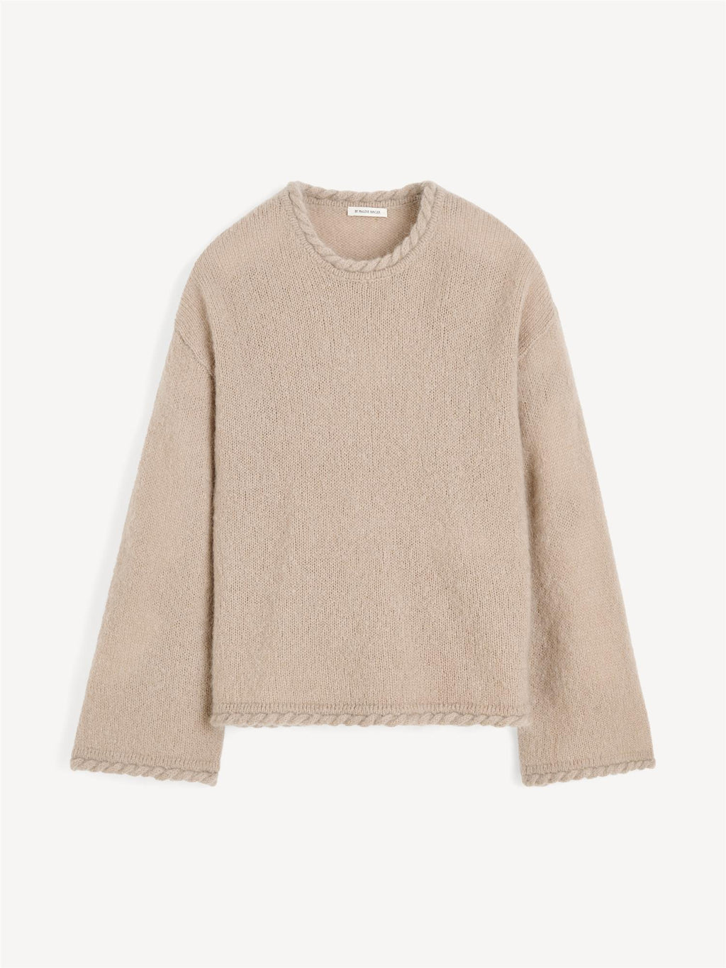 By Malene Birger Cierra genser i beige, med "flette-strikk" detaljer og trompetformede ermer, laget av ull, mohair og polyamid.