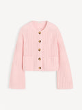 By Malene Birger Cierrou rib cardigan i rosa, med en cropped lengde, trompetarmer og laget av en blanding av ull, mohair og polyamid.