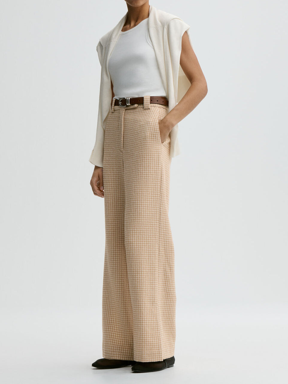 CIMAS bukse fra By Malene Birger i fargen beige, laget i bouclé.