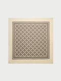 CORNELIS skjerf fra By Malene Birger i fargen kremfarget, laget i 100% ull med Signatur Flower-print og frynser i kantene.
