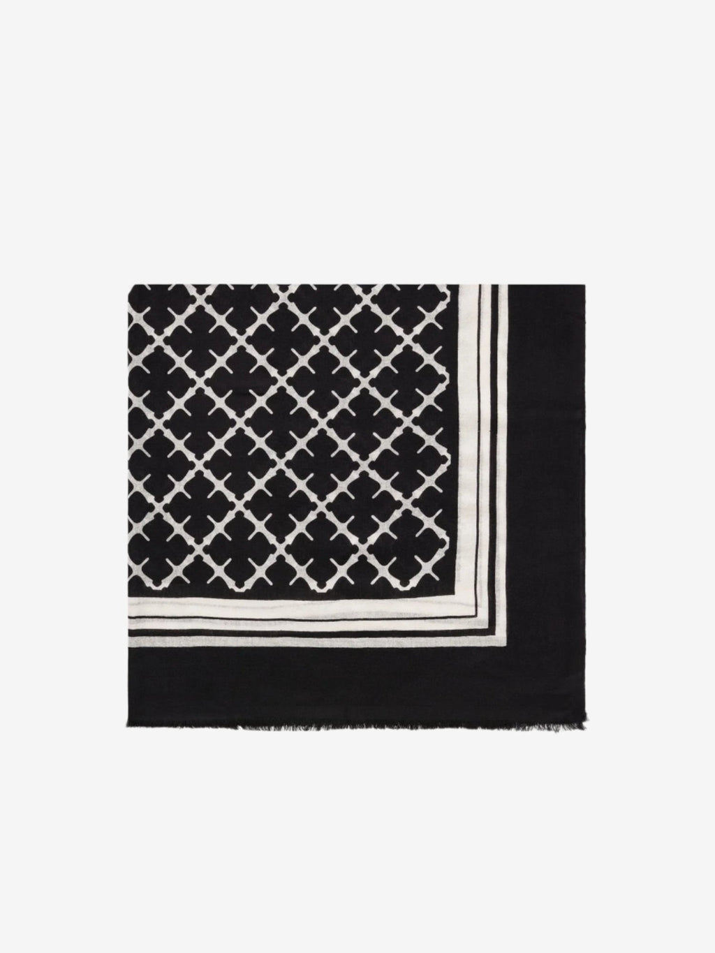 By Malene Birger Cornelis skjerf i sort, laget av 100% ull med Signature Flower-print og små frynser på sidene.