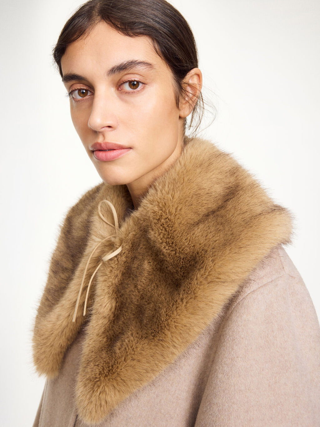 COWILLA skjerf fra By Malene Birger i fargen brun, laget i kunstpels.