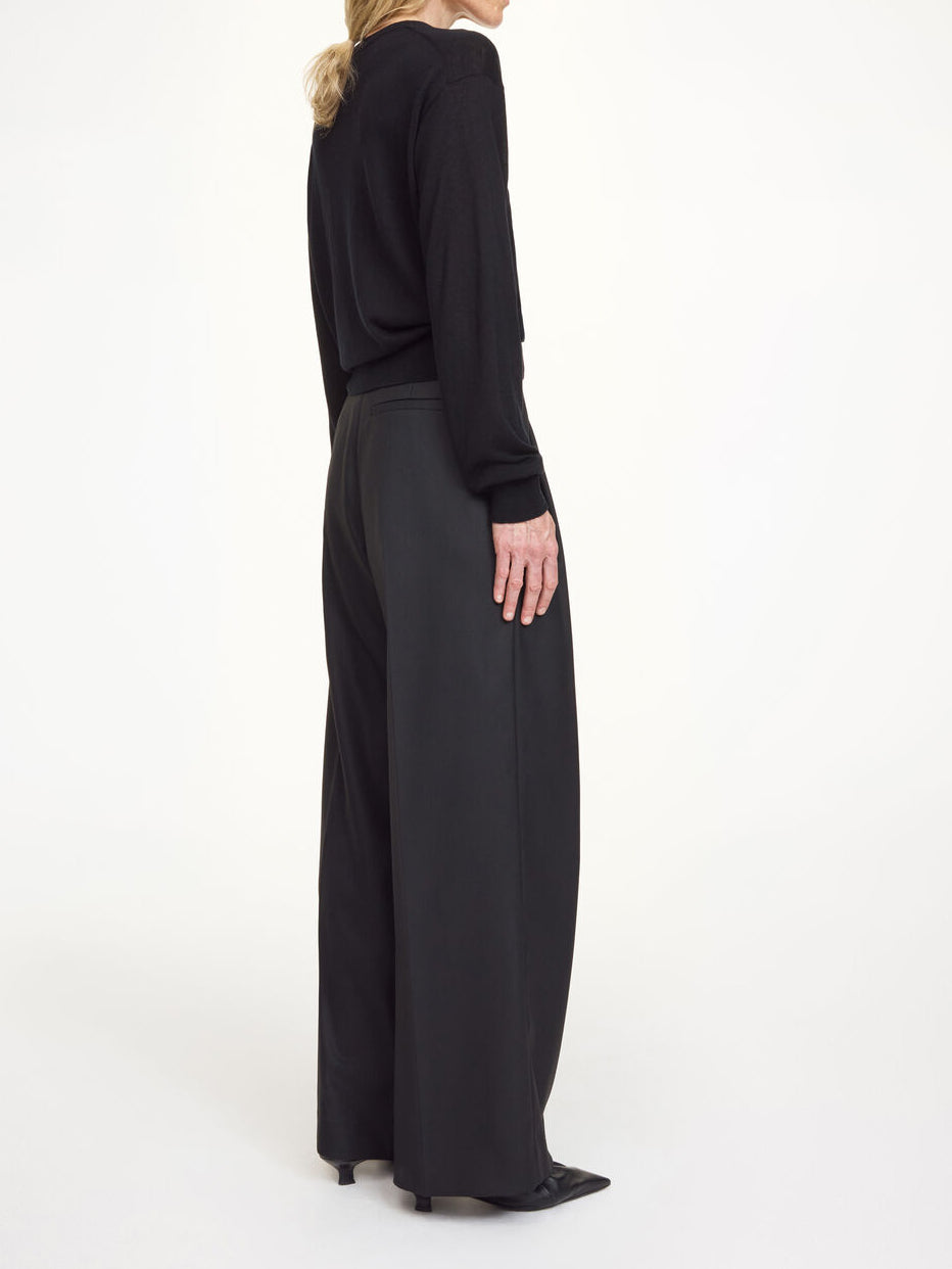 By Malene Birger Cymbaria bukser i sort polyester, med en skreddersydd look, høyt liv, ledig passform og brede ben.