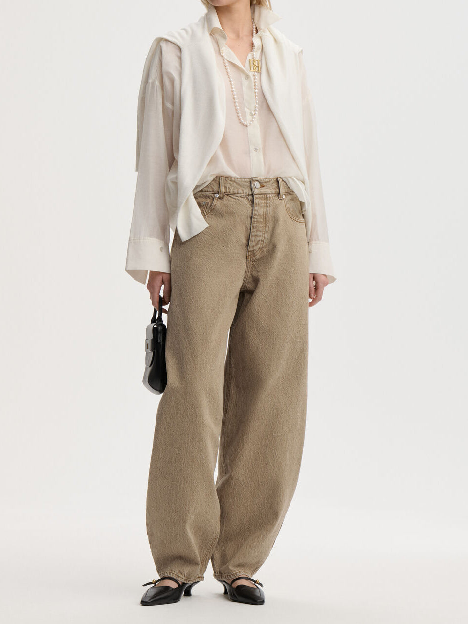 DALLAS jeans fra By Malene Birger i fargen vasket beige, laget i organisk bomull.
