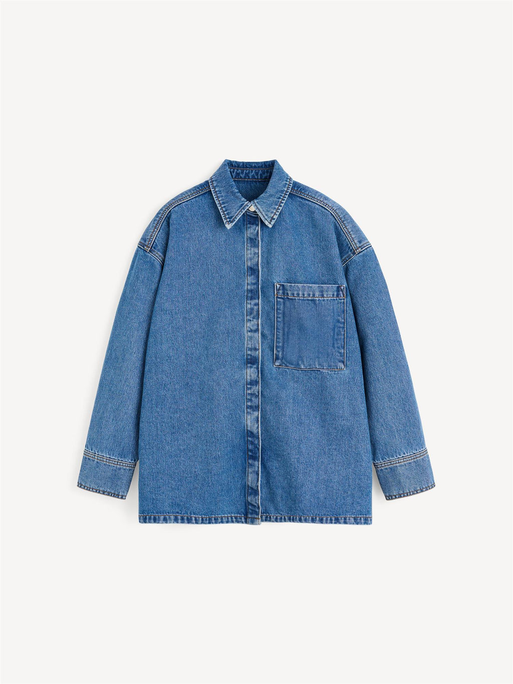 Blå denim skjorte i organisk bomull, klassisk snitt, moderne monogramdetaljer