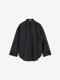 By Malene Birger Derris Organza gjennomsiktig skjorte i sort silke og bomull, nett krage og oversized passform.