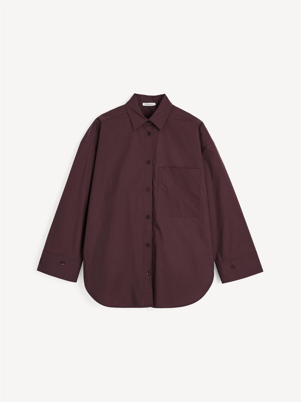 By Malene Birger Derris oversized bomullsskjorte i lilla med knapper i front og brystlomme.