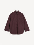 By Malene Birger Derris oversized bomullsskjorte i lilla med knapper i front og brystlomme.