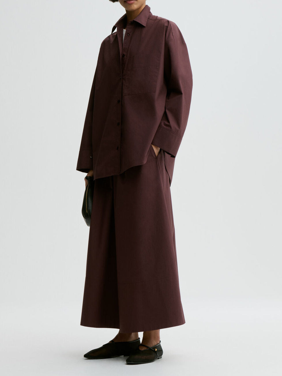 By Malene Birger Derris oversized lilla skjorte, knapper i front og stor brystlomme.