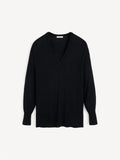 DERYA genser fra By Malene Birger i fargen sort, laget i lyocell, ull og silke. Dyp v-utringing og dropped skuldre.
