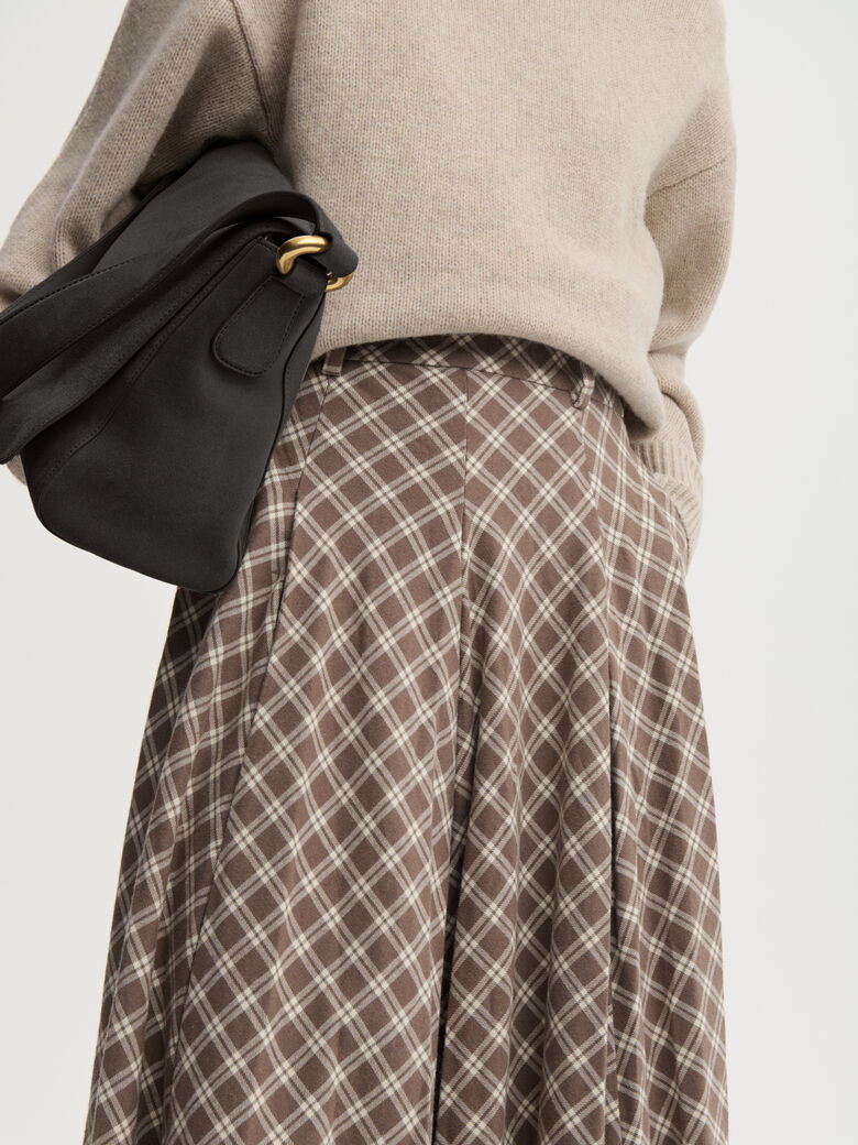 EDEN skjørt fra By Malene Birger i rutemønster, laget i 100% bomull (flanell). A-formet silhuett med lommer i siden og glidelås i siden.