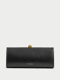 ELLON NAPPA veske fra By Malene Birger i fargen sort, laget i 100% kuskinn. Metallstropp, avtagbar skulderreim, innvendig lomme og "Kiss-Lock"-lukking.