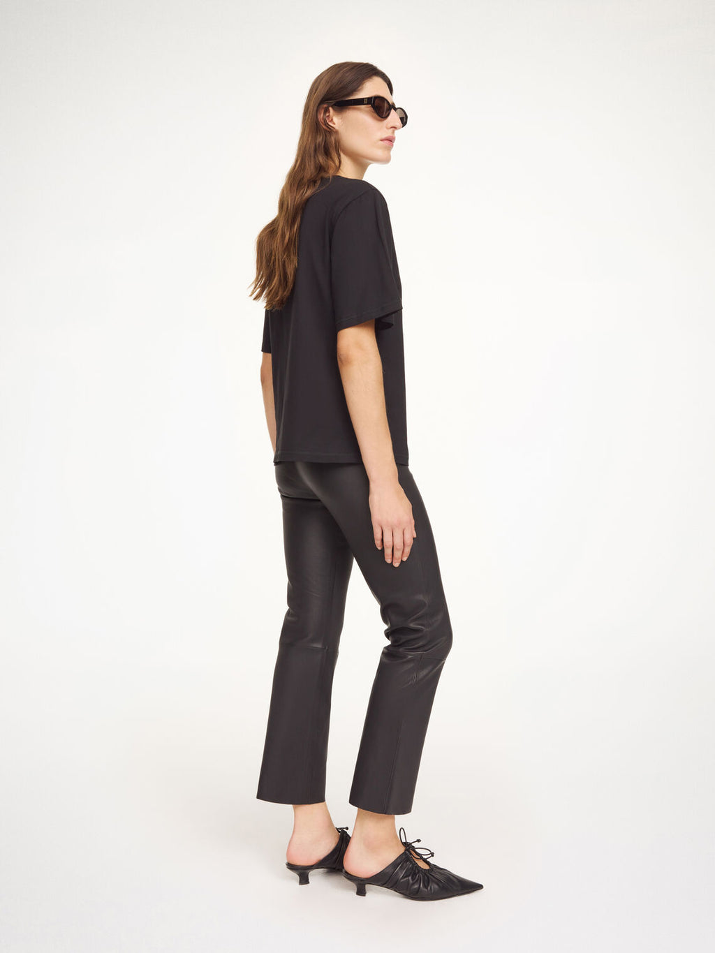 By Malene Birger Florentina skinnbukser i sort, med rette ben og strikk i livet, laget av 100% lammeskinn.

