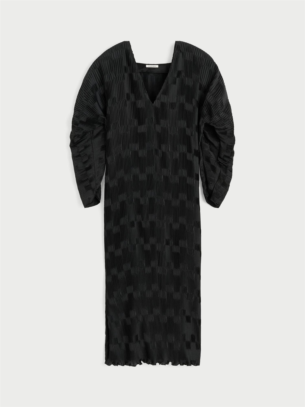 FRANCIS kjole fra By Malene Birger i fargen sort, laget i 100% resirkulert polyester. Løs silhuett med v-hals og "dolman"-ermer.
