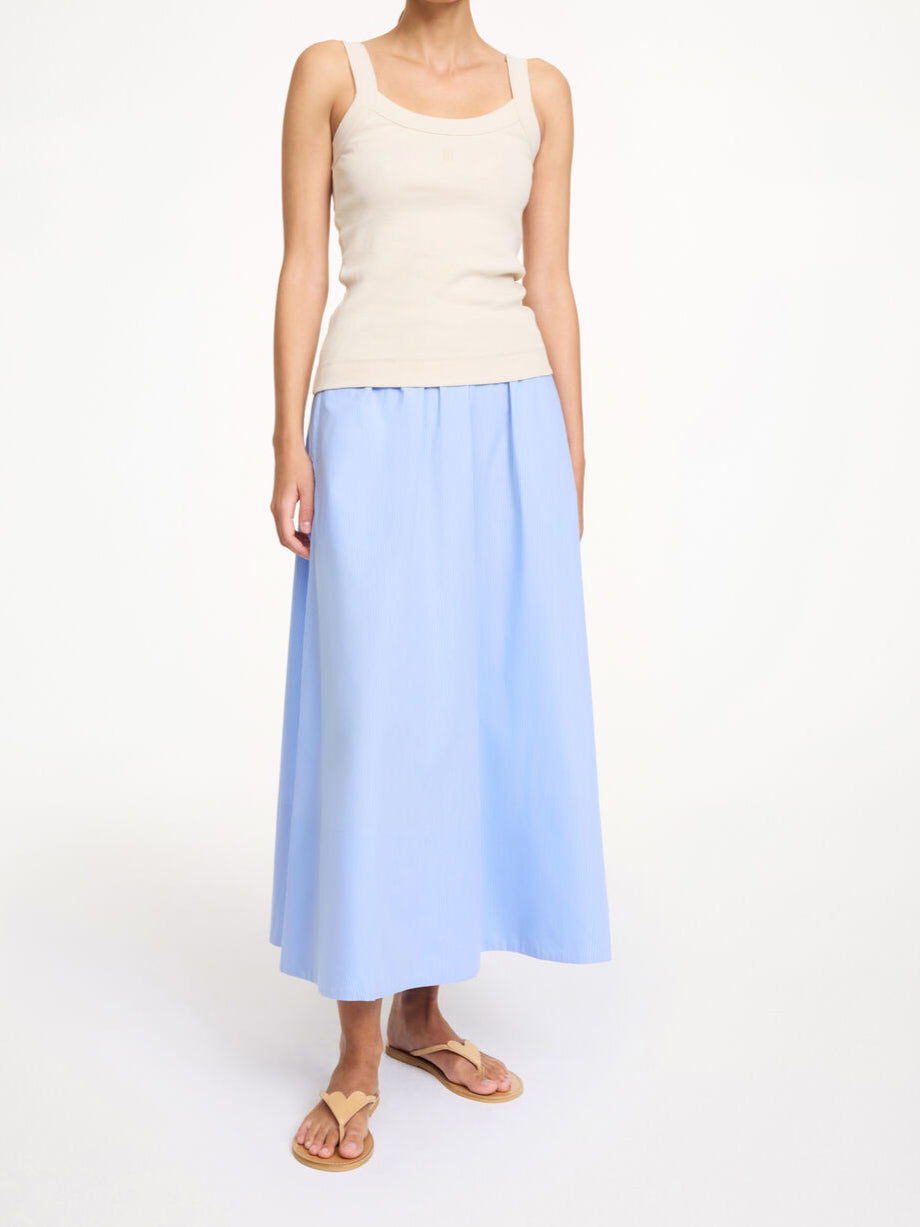 By Malene Birger Frillio topp i krem, laget av organisk bomull og elastan, med et lite monogramprint på brystet og en smal passform.