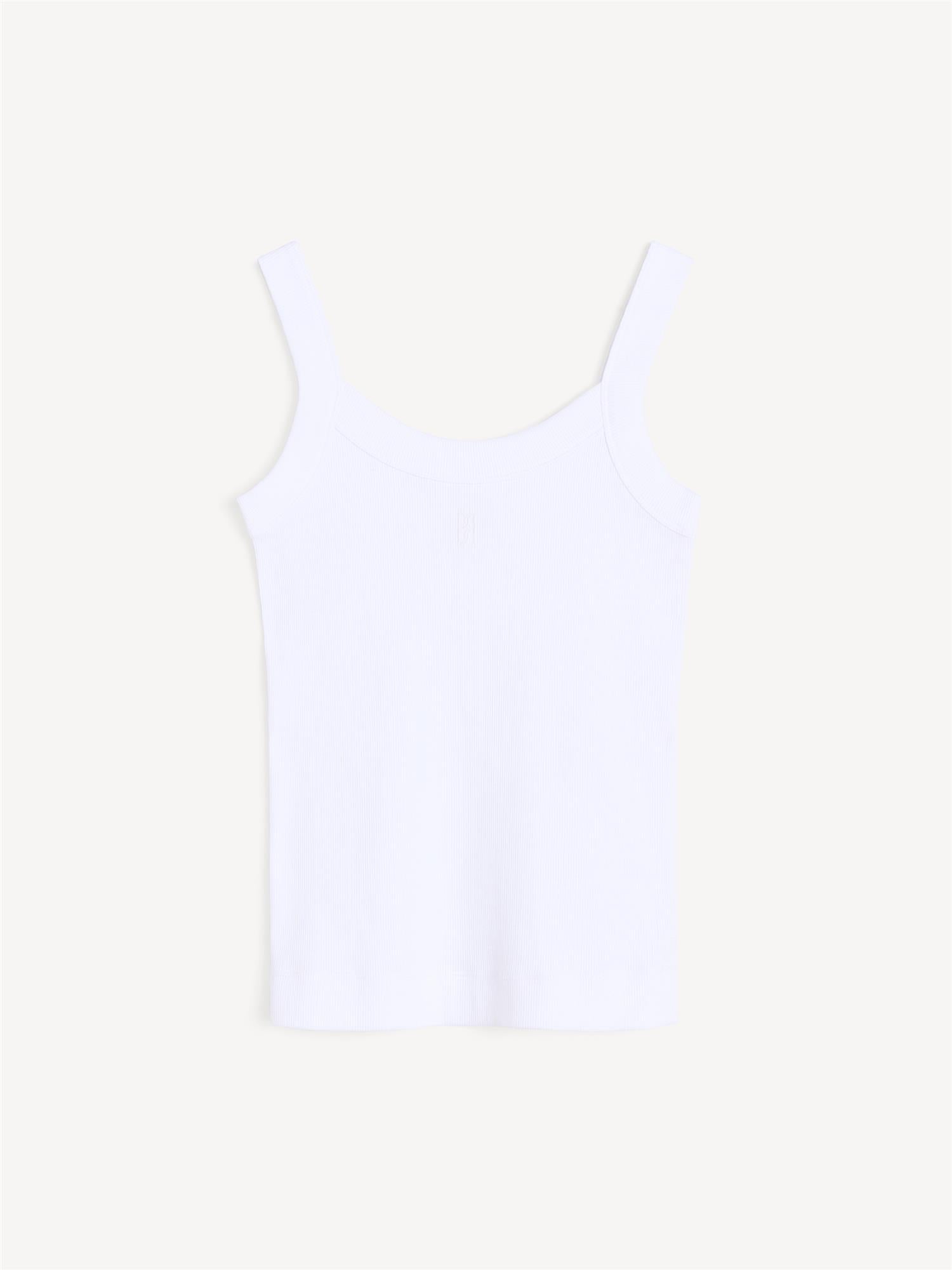 By Malene Birger Frillio topp i hvit, laget av organisk bomull og elastan, med et lite monogramprint på brystet og en smal passform.