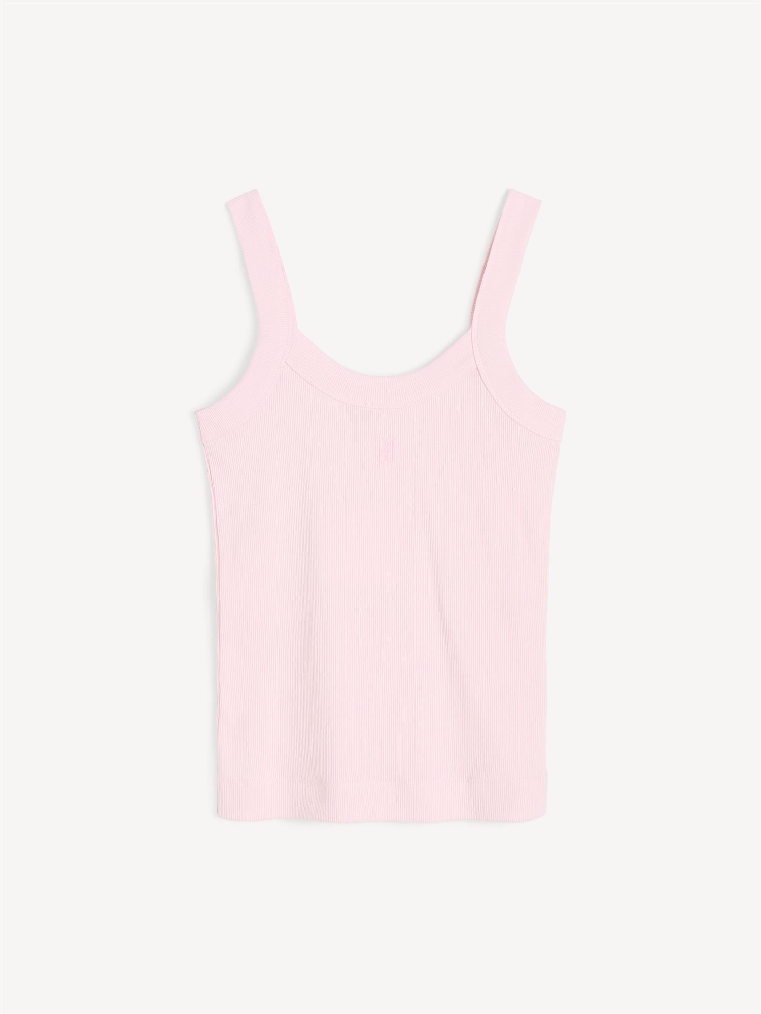 By Malene Birger Frillio topp i rosa, laget av organisk bomull og elastan, med et lite monogramprint på brystet og en smal passform.