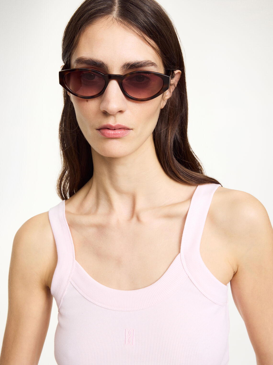 By Malene Birger Frillio topp i rosa, laget av organisk bomull og elastan, med et lite monogramprint på brystet og en smal passform.