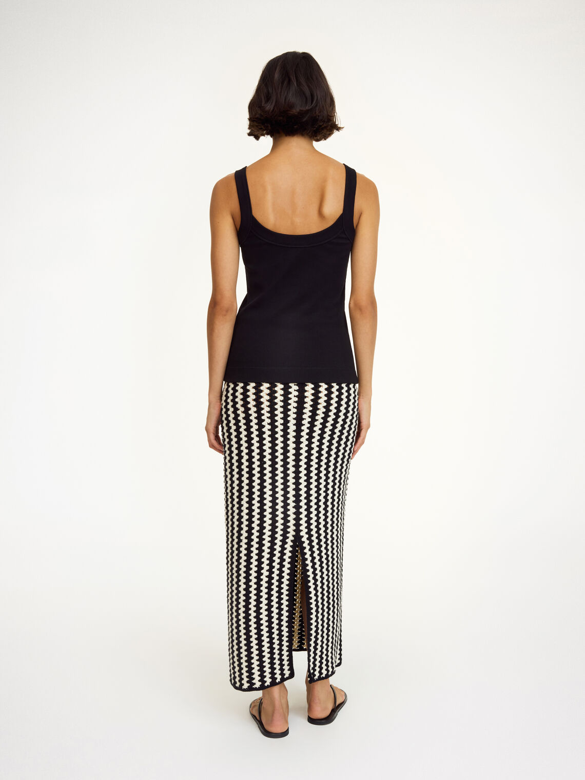 By Malene Birger Frillio topp i sort, laget av organisk bomull og elastan, med et lite monogramprint på brystet og en smal passform.