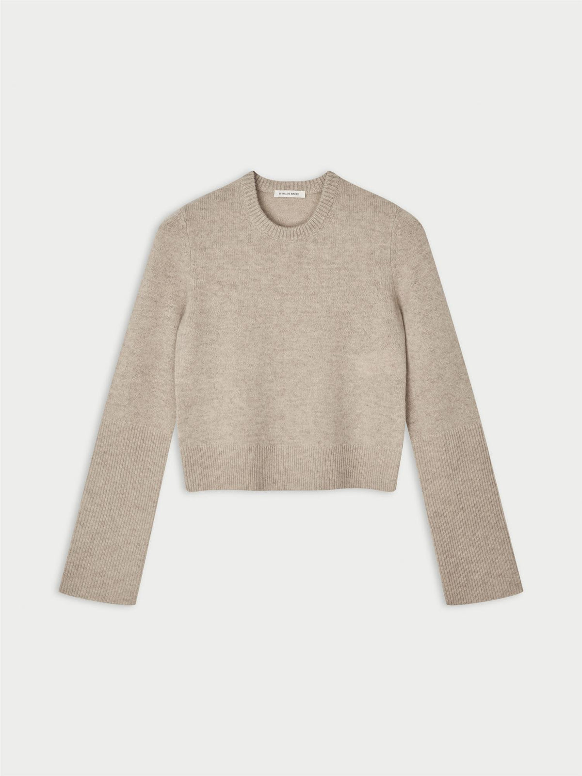 HANNAH genser fra By Malene Birger i fargen beige, laget i 100% ull. Kort, cropped lengde med rund hals og ribbestrikket avslutning.