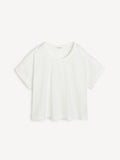 By Malene Birger Hedalia kort t-skjorte i hvit, laget av 100% organisk bomull, med en cropped lengde og brodert monogram på brystet.