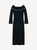 By Malene Birger Hillevi kjole i sort, med off-shoulder-overdel og perledetaljer, laget av en blanding av lyocell og elastan.