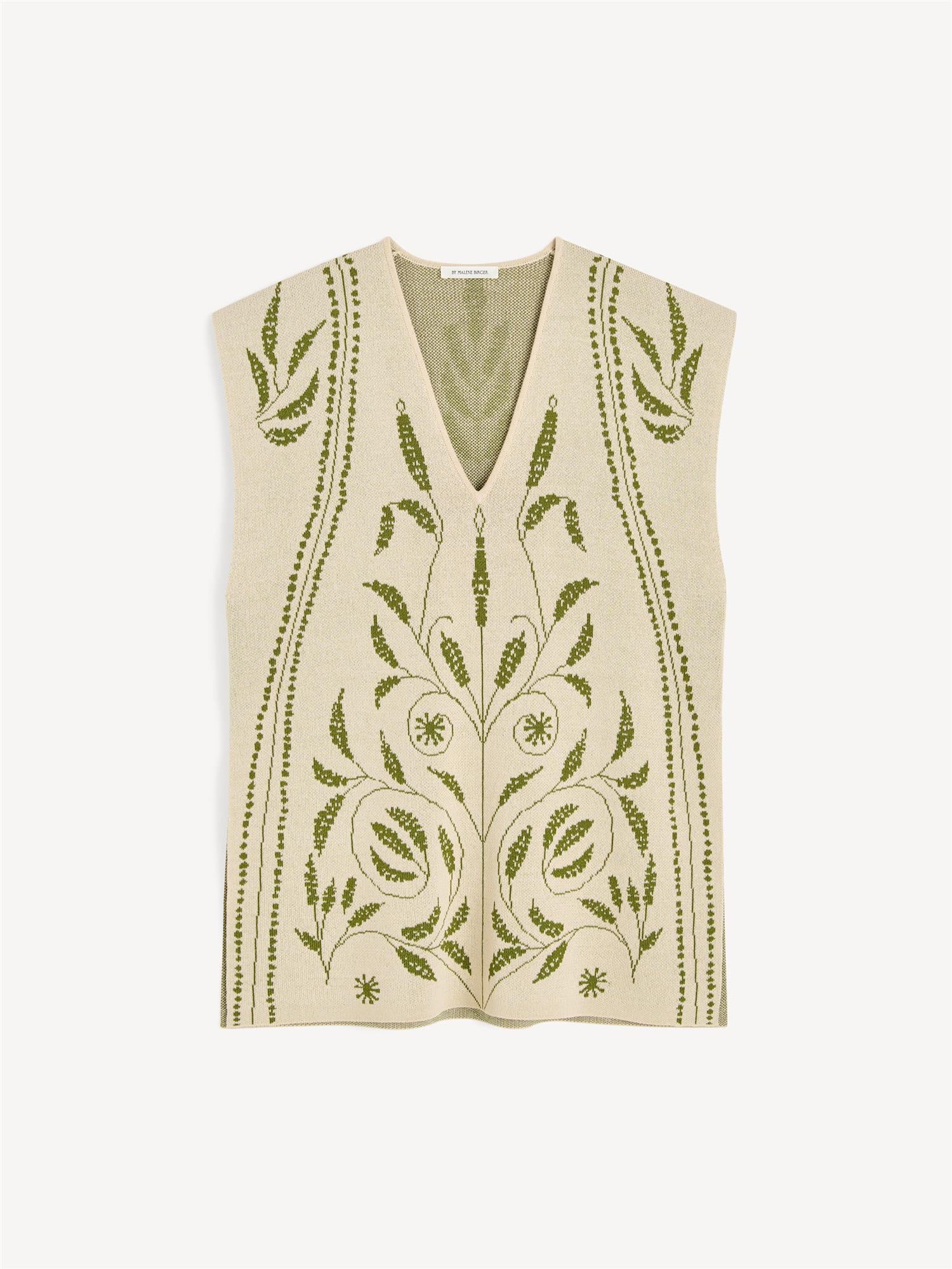 By Malene Birger Isolt vest i gresshoppe grønn, laget av viskose og polyamid, med brodert slyngplantemønster og splitt i sidene.