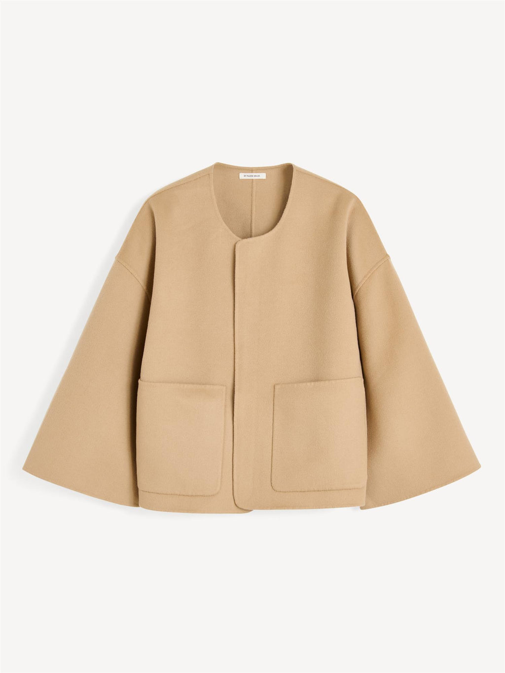 By Malene Birger Jacquie jakke i beige, laget av 100% ull, med store lommer og vide armer.