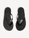 By Malene Birger Lalla sandaler i sort, med hjerte-detalj over vristen, laget av 100% kuskinn.