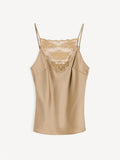 By Malene Birger Leeba topp i beige, laget av acetat og polyester, med blonde detaljer og et sensuelt, elegant uttrykk.