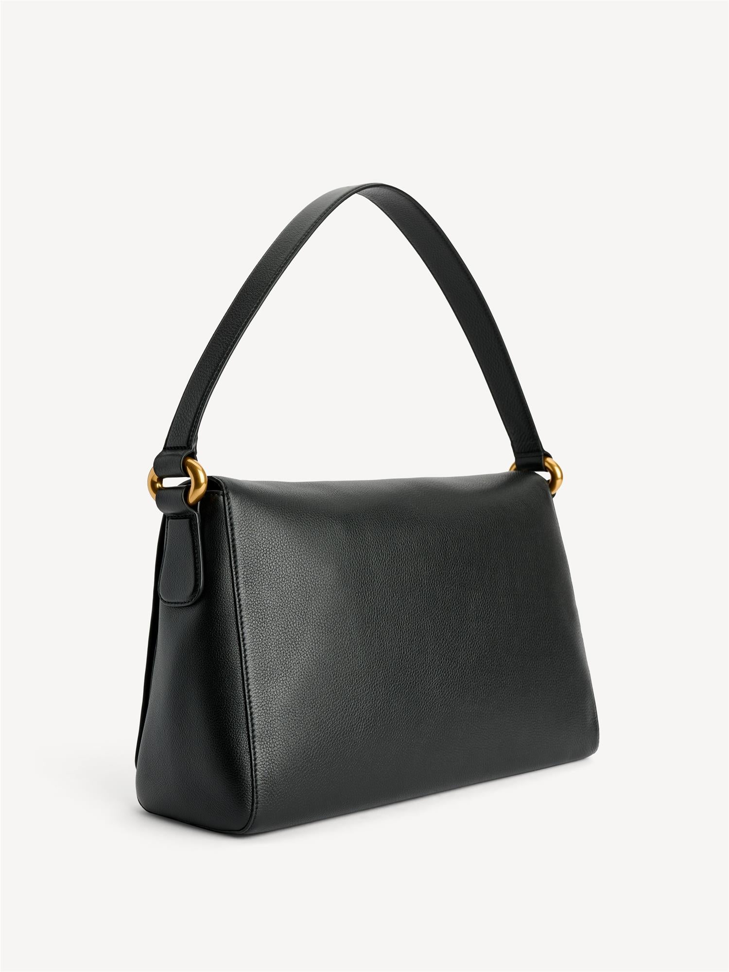 LELOU veske fra By Malene Birger i fargen sort, med bred reim.