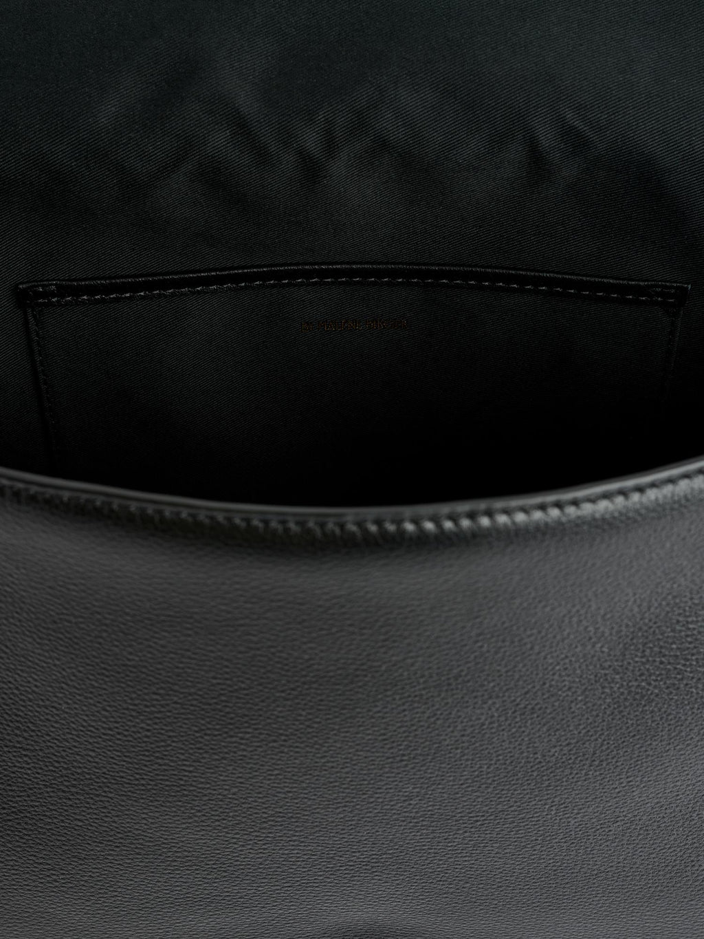 LELOU veske fra By Malene Birger i fargen sort, med bred reim.