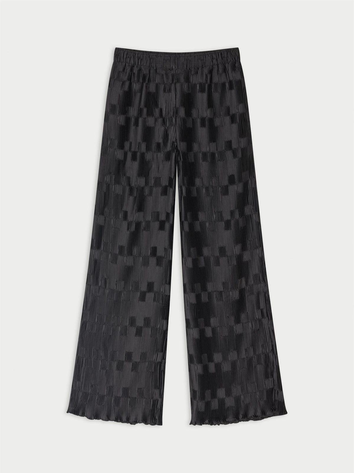 LETITA plissebukse fra By Malene Birger i fargen sort, laget i 100% resirkulert polyester. Rette ben og strikk i livet.