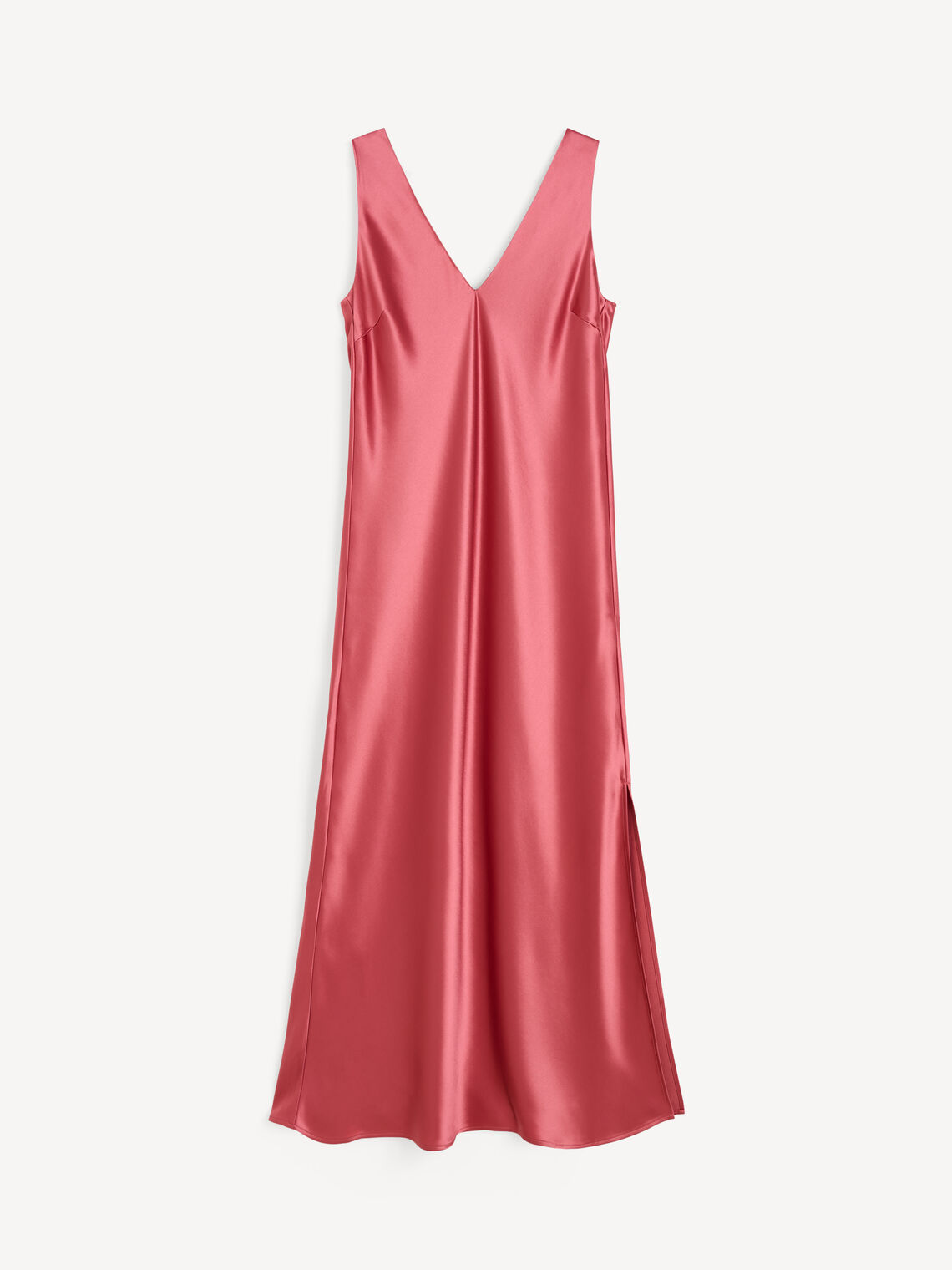 By Malene Birger Levita maxikjole i rosa acetat og polyester sateng med v-utringing foran og bak og feminin passform.