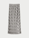 LIAN plisseskjørt fra By Malene Birger i fargen sølv, laget i 100% resirkulert polyester. Rett passform med strikk i livet og lang lengde.