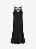 By Malene Birger Libbie kjole i sort, med blonde-detaljer og et underkjole-inspirert uttrykk, laget av acetat og polyester.