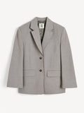 LIVA blazer fra By Malene Birger i grå med brun melering. Laget i ull, polyester og viskose med enkeltspent lukking, lommer i front, innvendig lomme og foret konstruksjon. Noe lang og løs passform.