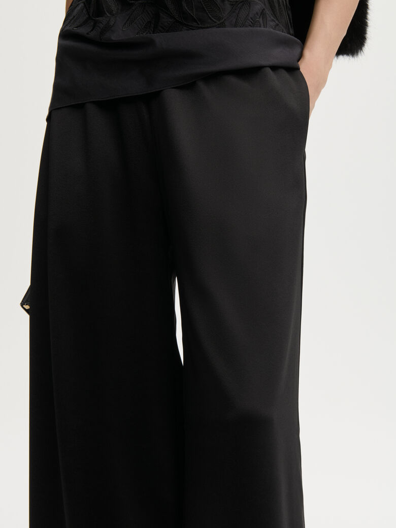 LOUIS bukse fra By Malene Birger i fargen sort, laget i sateng.