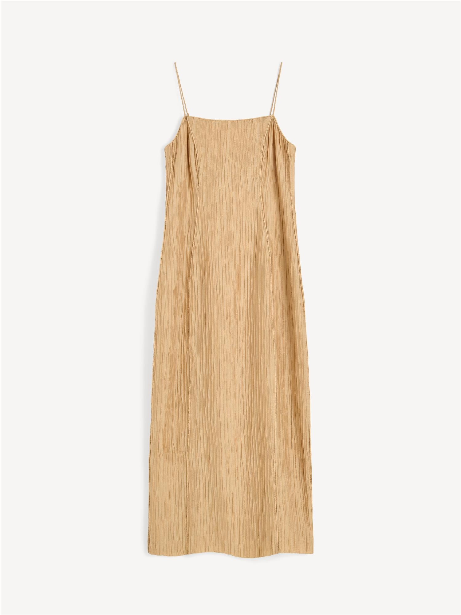 By Malene Birger Lucille kjole i beige, med en slim-fit passform, justerbare stropper og laget av viskose og polyamid.