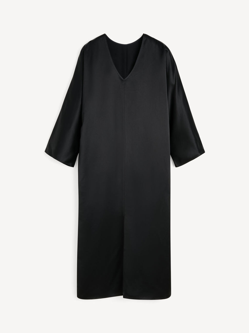 By Malene Birger Lucina ankel-lang satengkjole i sort acetat og polyester med v-hals, dolman-ermer og splitt i front.