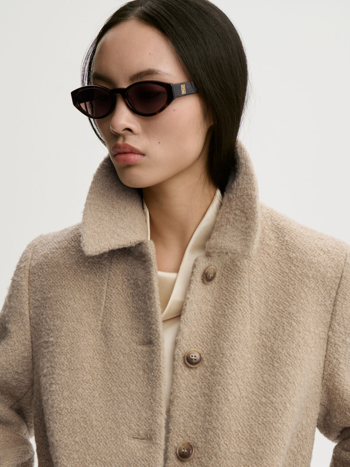 MADERA kåpe fra By Malene Birger i fargen beige, laget i 85% ull og 15% polyester.